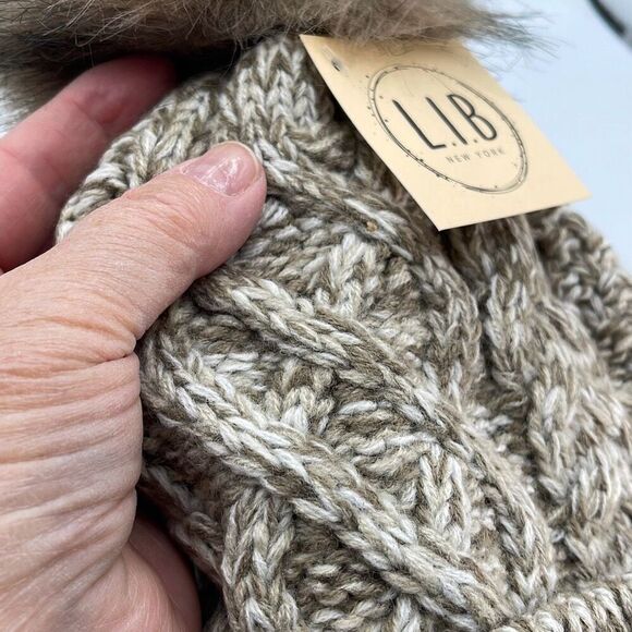NWT L.I.B. New York thick cable knit beanie with pompom - Picture 3 of 7
